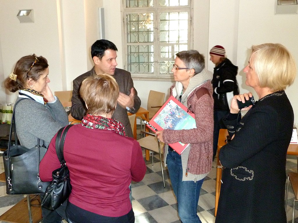 Ortwin Oberhauser talking with participants after the talk at the Styrian nature parks 2013