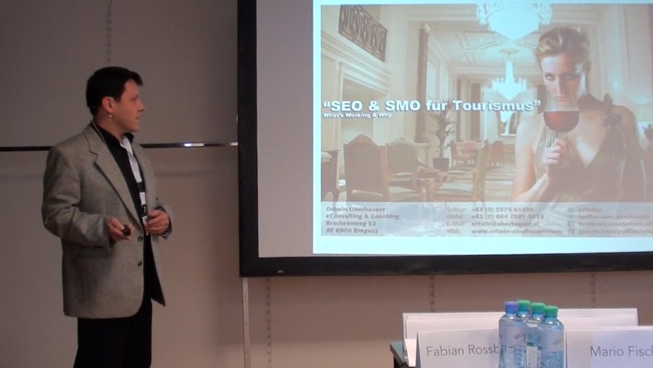 Ortwin Oberhauser giving his talk on SEO and SMO for tourism at SEOkomm 2011 in Salzburg